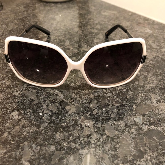 tommy hilfiger ladies sunglasses